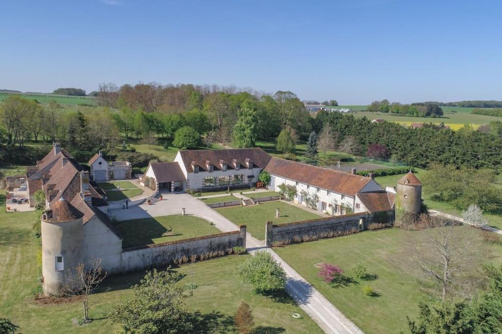 Le Nature Lodge Gy-les-Nonains Exterior photo